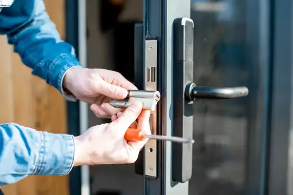 Emergency Door Opening Without Damage: What Is Realistically Possible