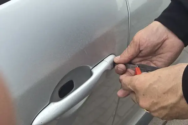 Emergency Car Door Opening: When You Need a Locksmith
