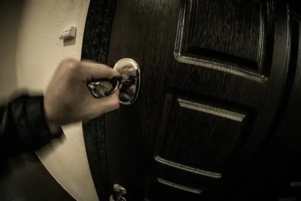 Emergency Lock Opening 24/7: When to Call Immediately