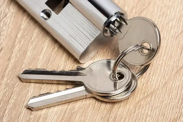 Should You Replace the Lock Cylinder if a Key Breaks in the Lock
