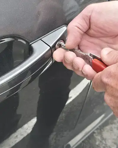 Emergency Car Opening When Keys Are Locked Inside