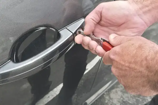 Car Lock Opening Without Damaging Glass or Body
