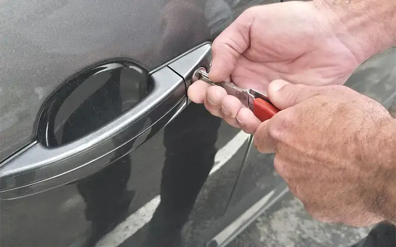 Emergency Car Opening When Keys Are Locked Inside