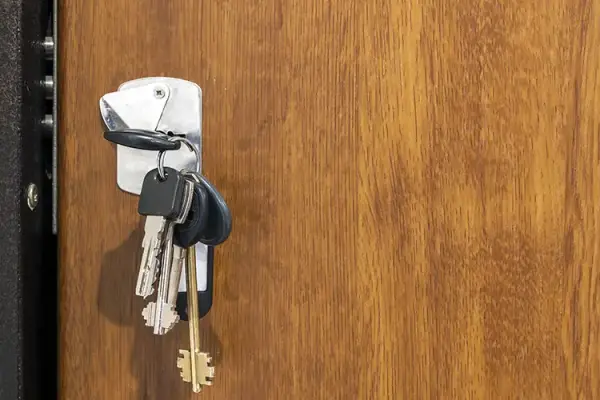 Broken Key in a Lock: Safe Solution Without DIY Damage